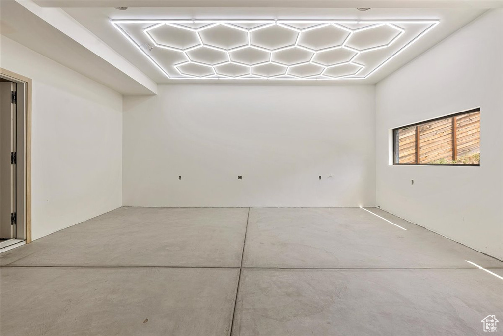 Empty room featuring concrete floors