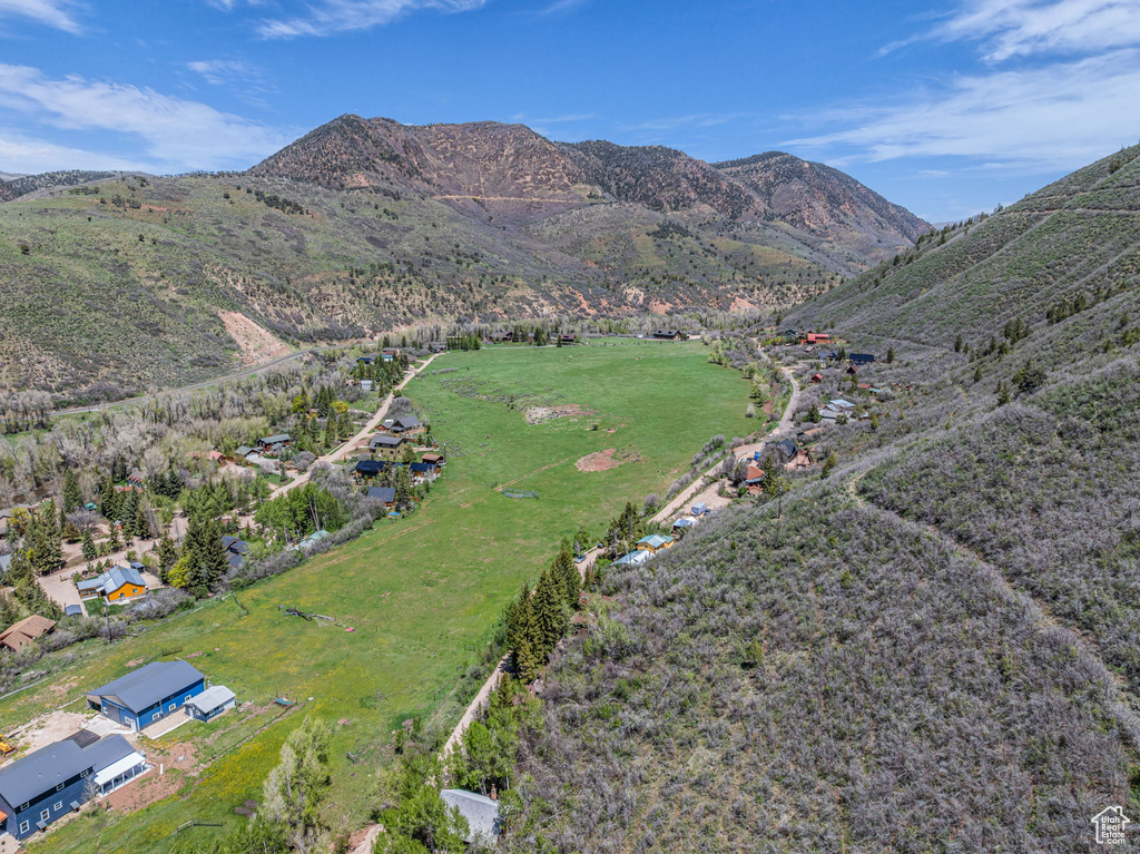 Bird\'s eye view of a mountainous background