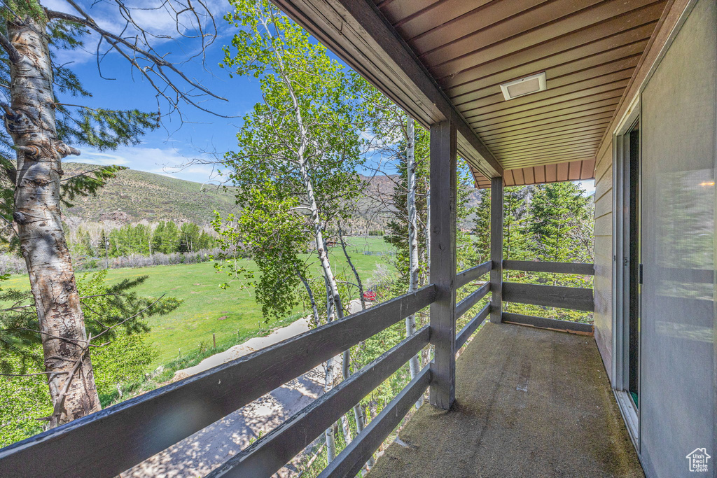 Balcony featuring a mountain view