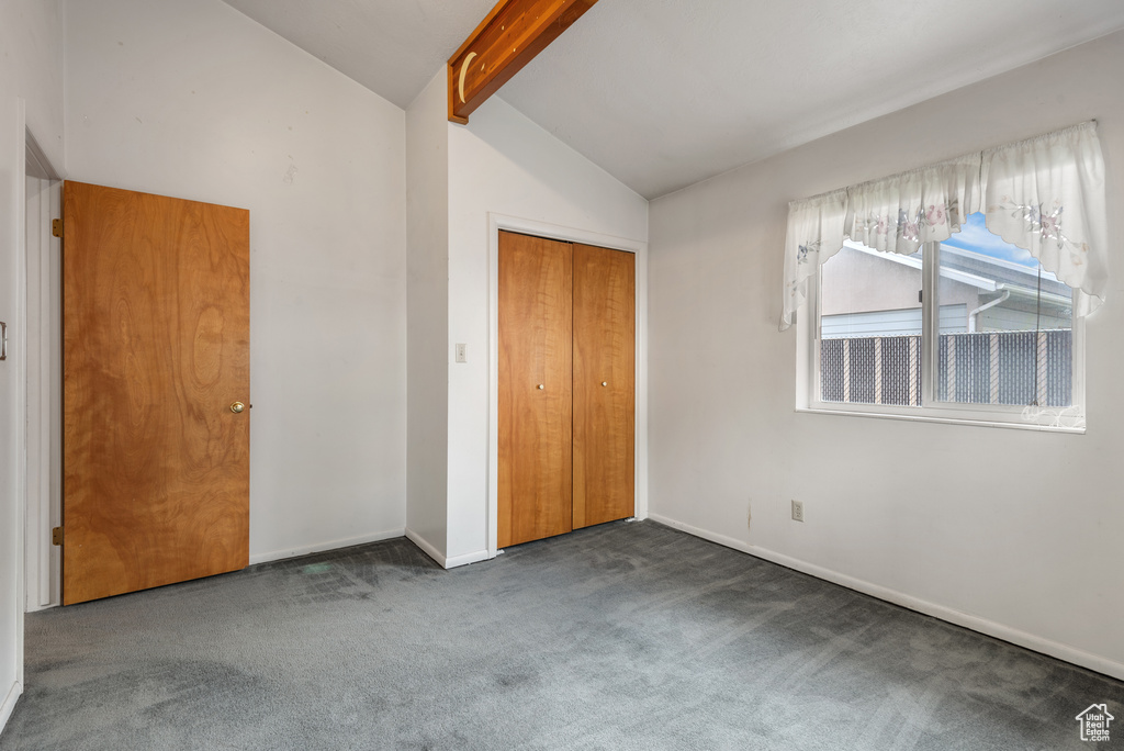 Unfurnished bedroom featuring carpet flooring, baseboards, and a closet