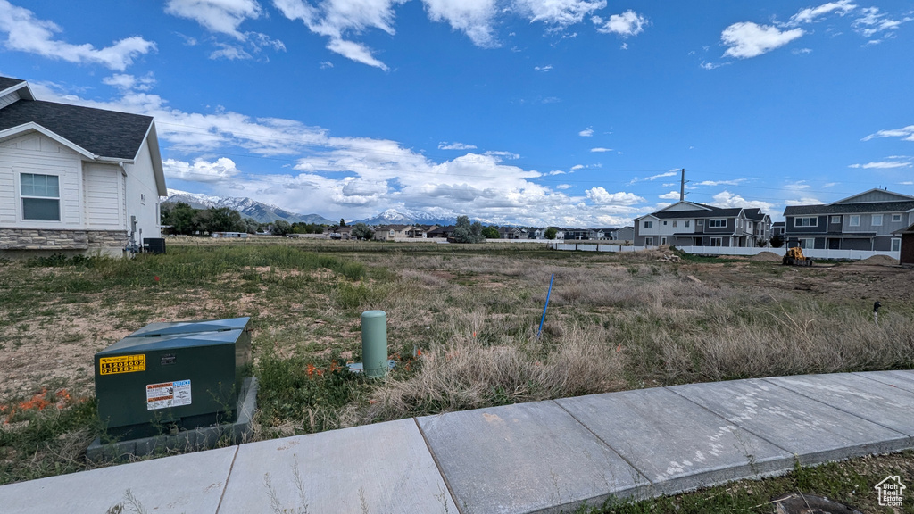 View of yard featuring a mountain view