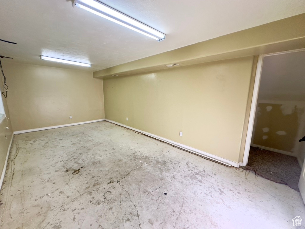 Finished basement featuring baseboards
