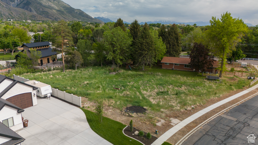 View of yard featuring a mountain view
