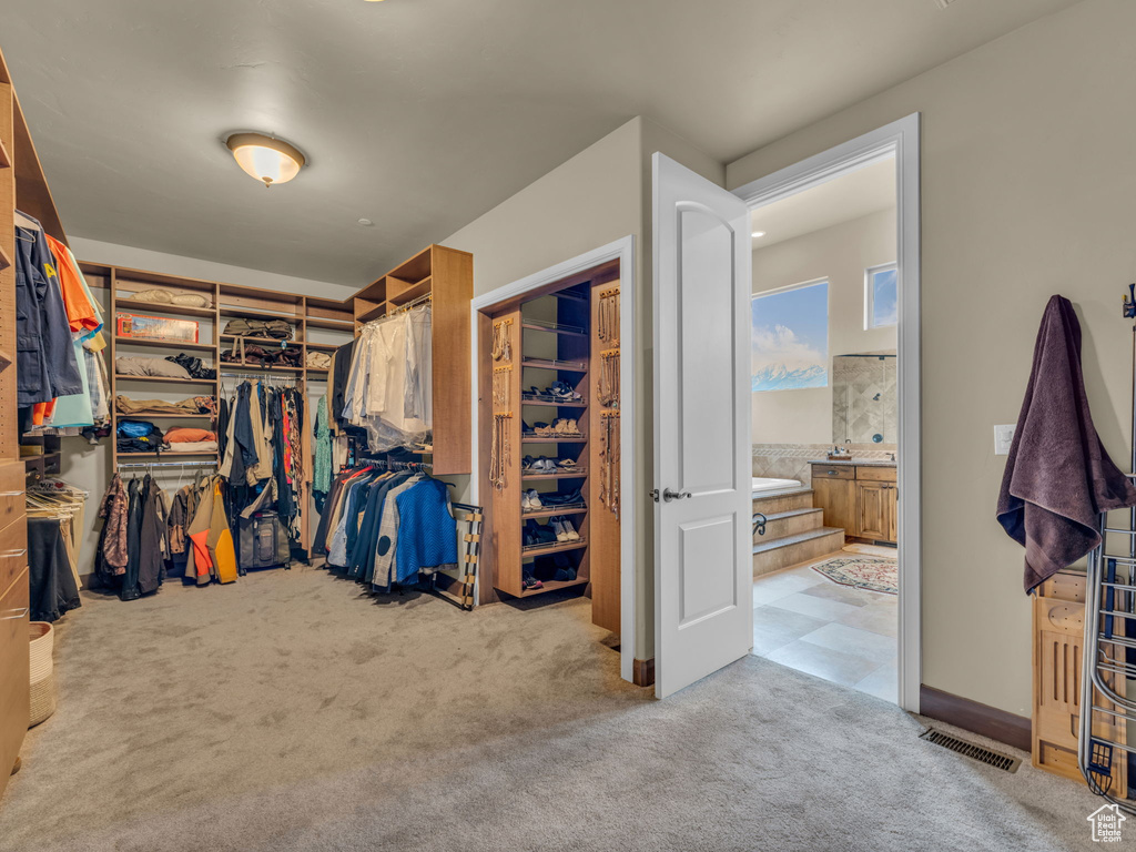 Walk in closet featuring carpet floors