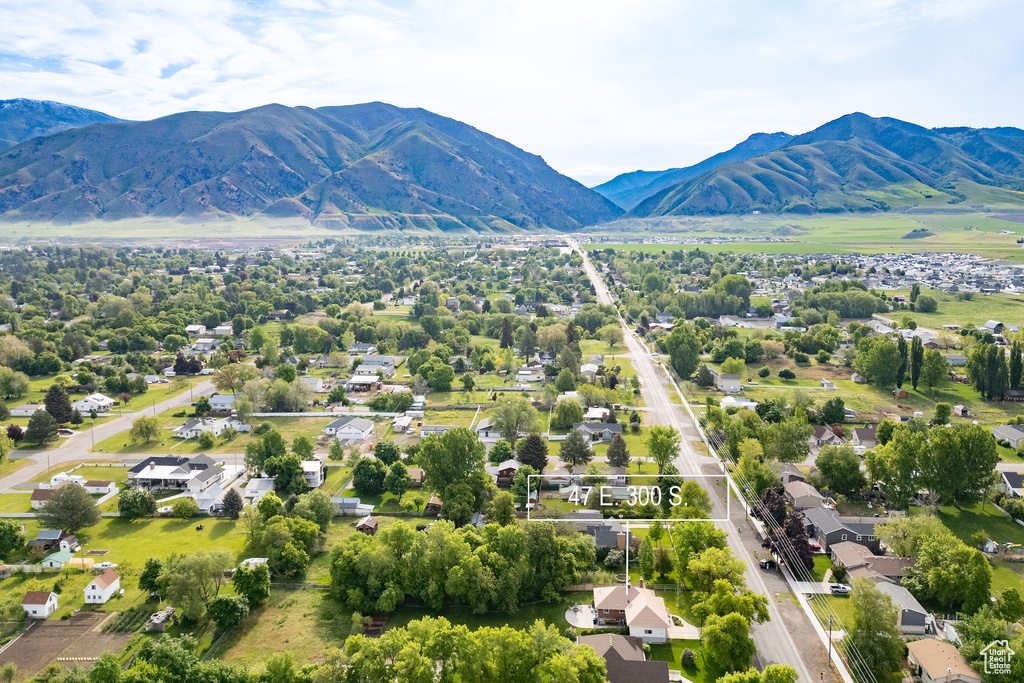 Aerial view of residential area featuring a mountain backdrop