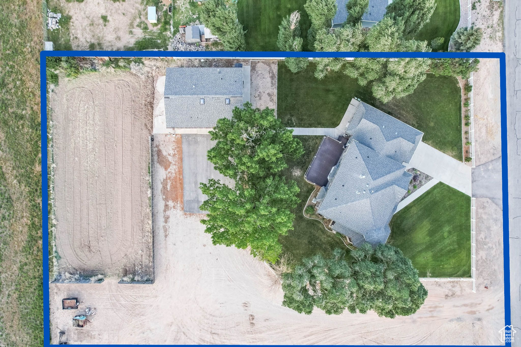 Aerial view of property and surrounding area featuring property boundaries highlighted