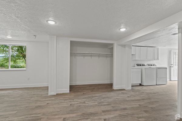 Closet with washing machine and clothes dryer