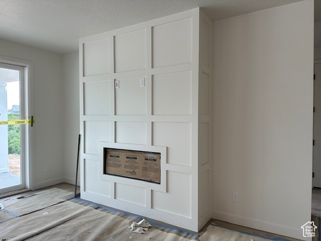 Detailed view of baseboards and a textured ceiling