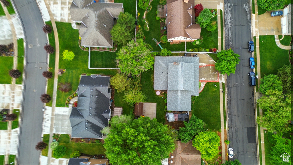 Aerial view of residential area featuring property boundaries highlighted