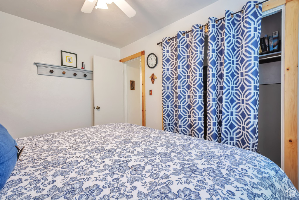 Bedroom with ceiling fan