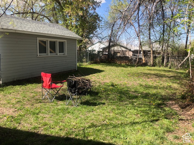 View of yard with an outdoor structure
