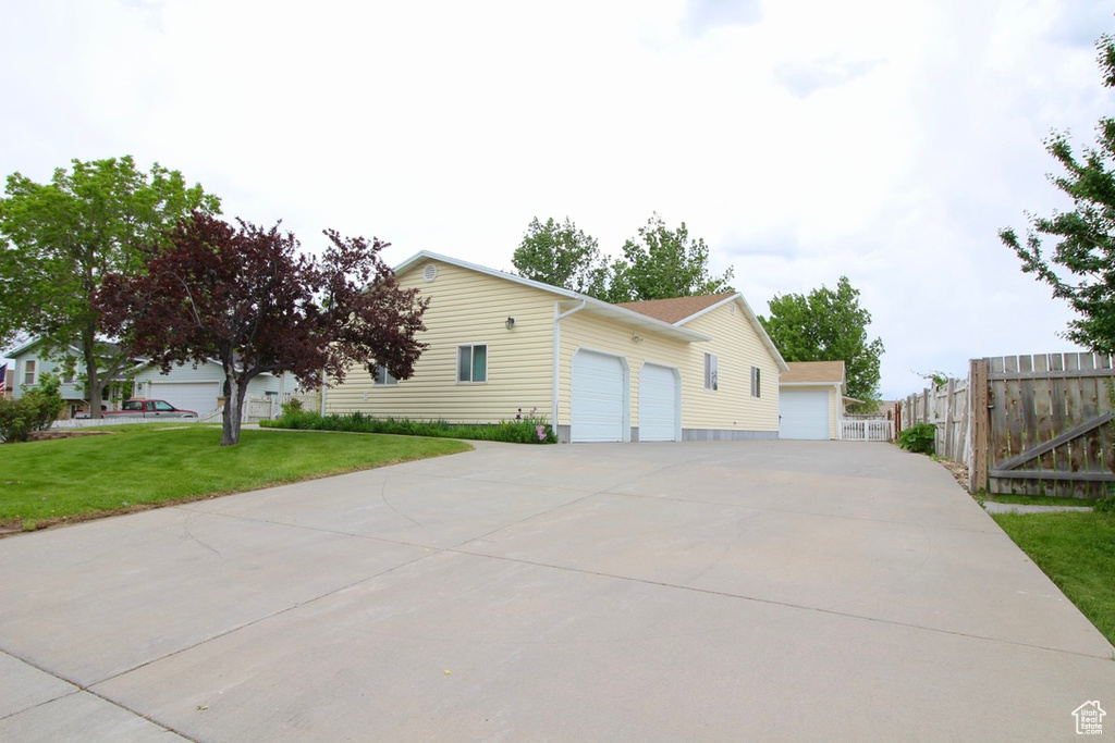 View of front of house featuring a garage