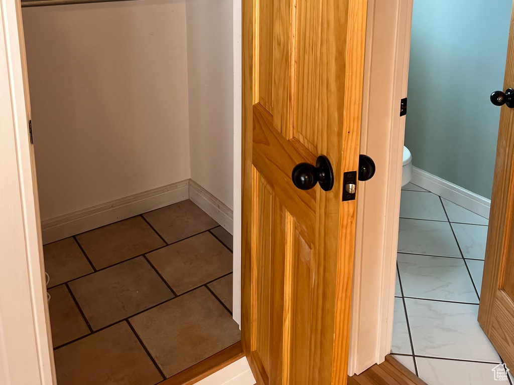 Detailed view of baseboards