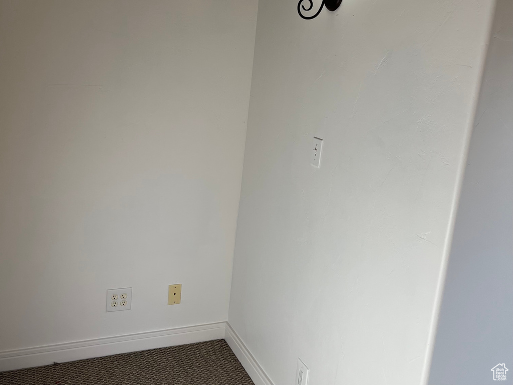 Carpeted empty room with baseboards