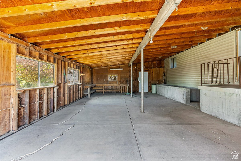 Misc room featuring concrete flooring