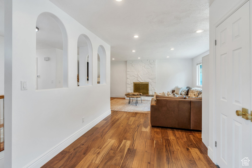 Living area featuring wood finished floors, a fireplace, recessed lighting, and baseboards