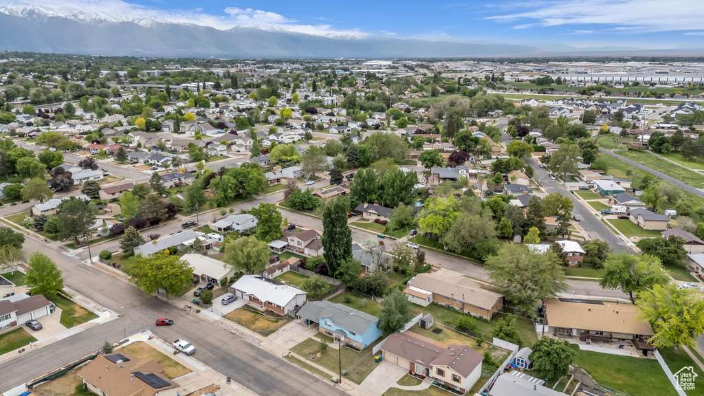 View of property location featuring a mountainous background and nearby suburban area