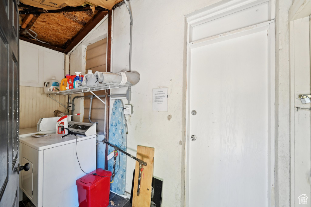 Laundry room featuring washing machine and clothes dryer