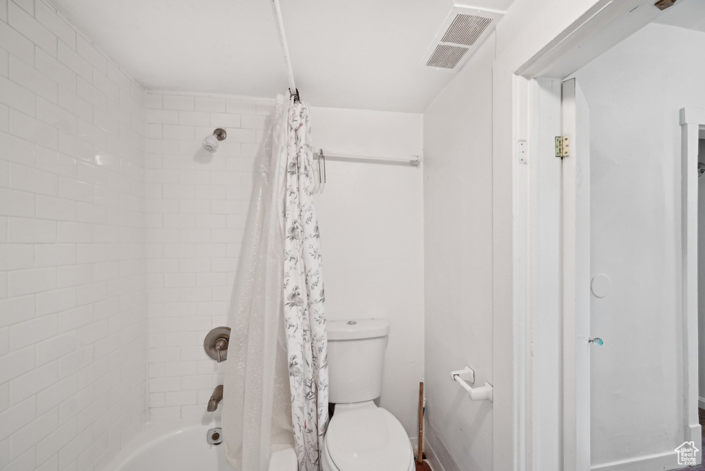 Bathroom with toilet and shower / bath combo