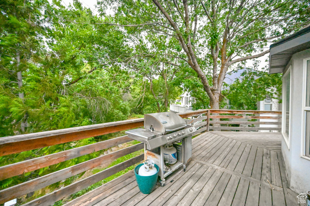 Deck with grilling area