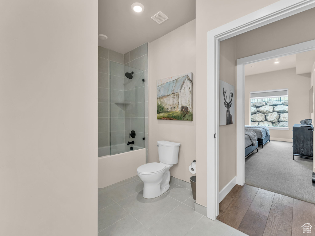 Full bath with toilet, baseboards, connected bathroom, shower / washtub combination, and recessed lighting