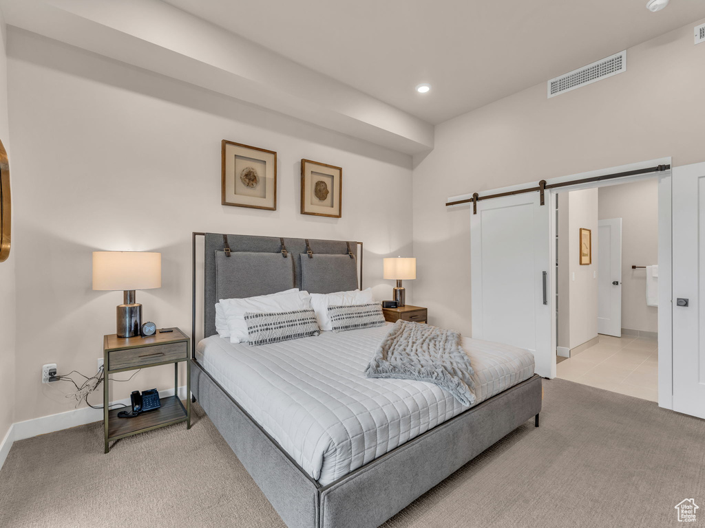 Bedroom featuring carpet floors, a barn door, baseboards, and recessed lighting