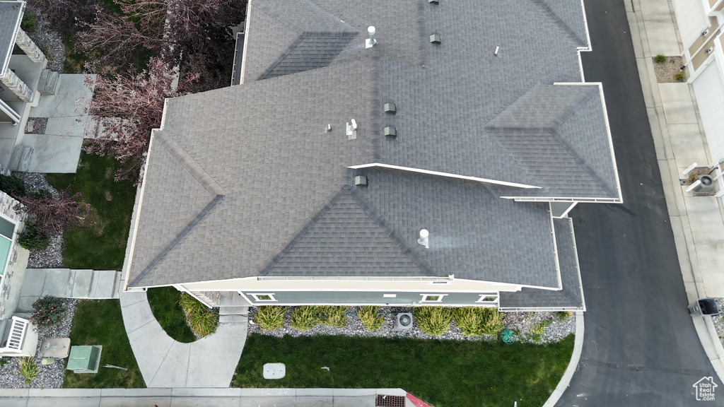 Aerial view of property and surrounding area
