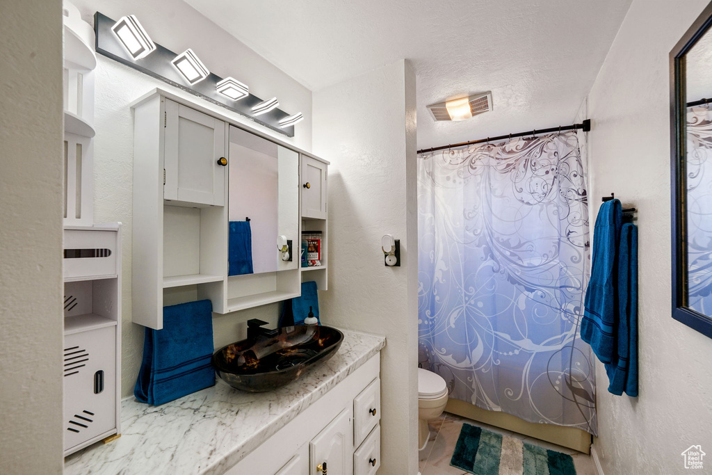 Full bath with toilet and vanity