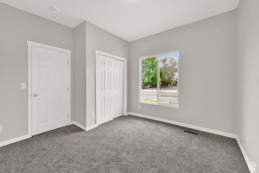 Unfurnished bedroom with carpet flooring, baseboards, and a closet