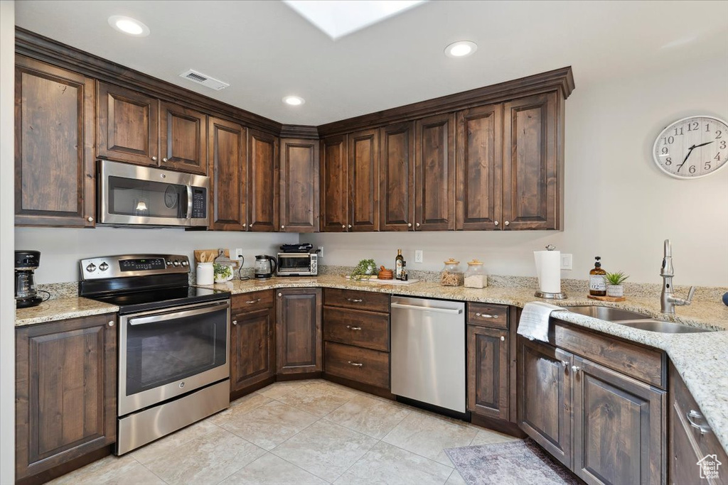 1776 W 3025 S Syracuse, UT 84075