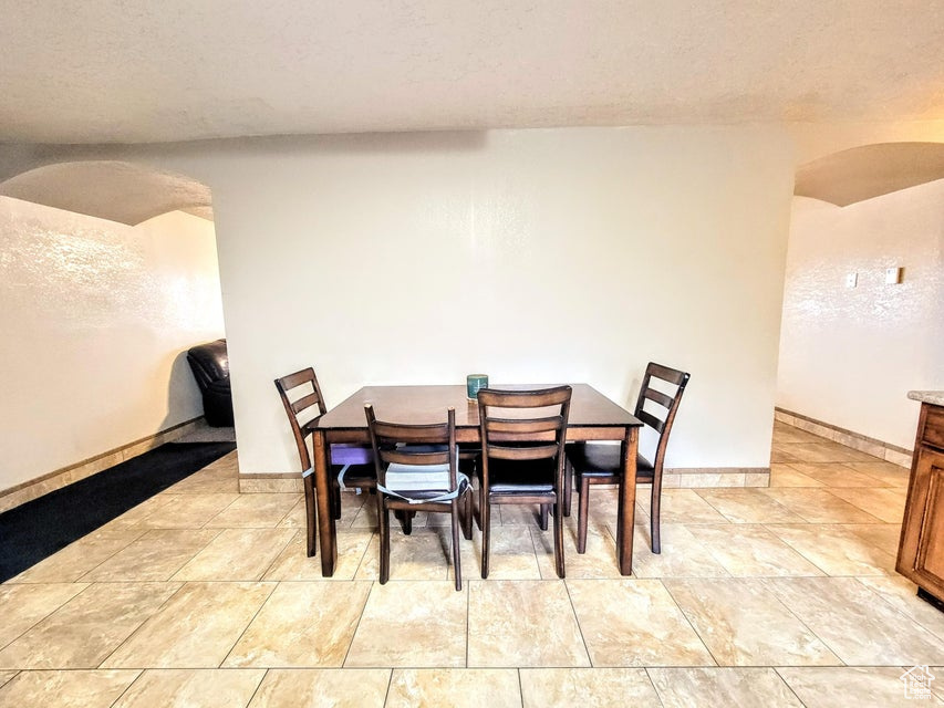 Dining space with arched walkways and baseboards