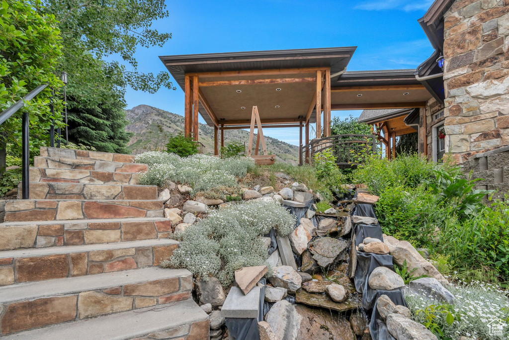 View of yard with a mountain view
