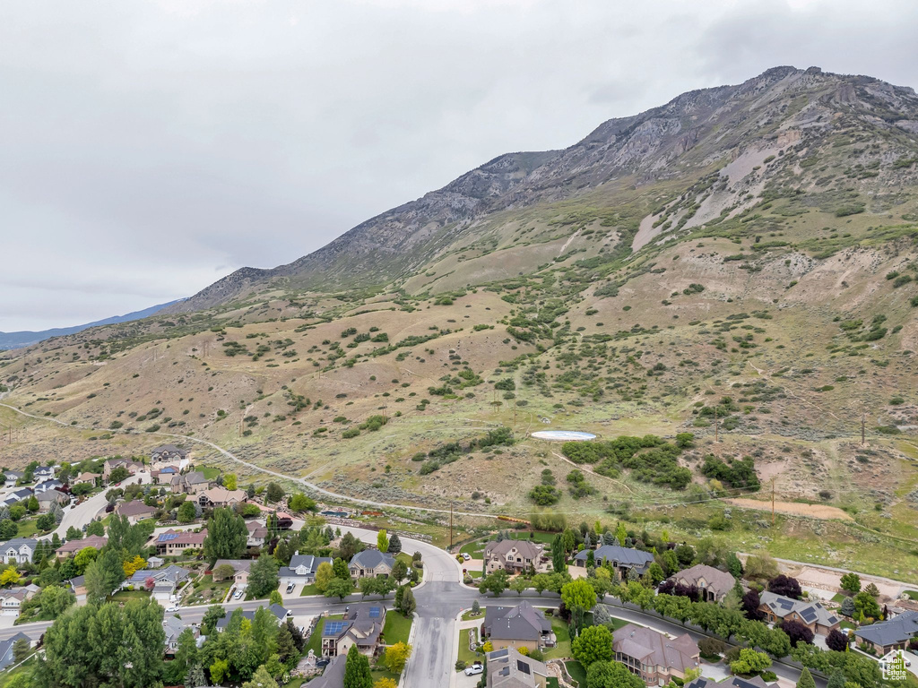 Aerial view of property\\\\\\\\\\\\\\\'s location featuring mountains and nearby suburban area
