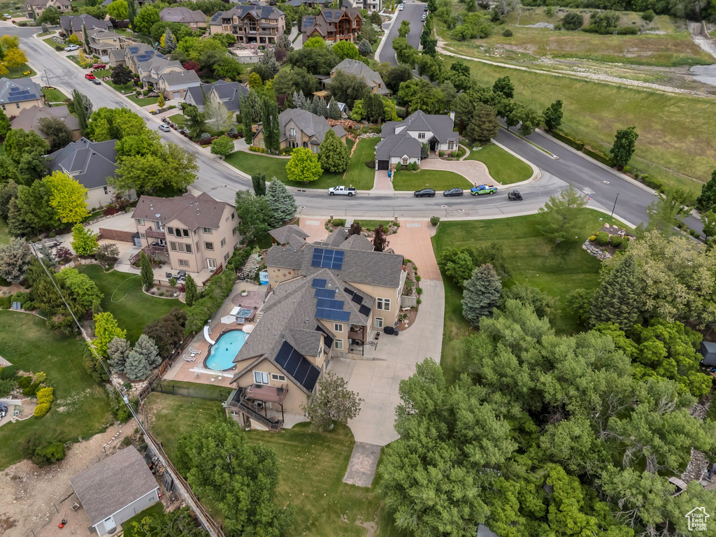 Aerial view of property\\\\\\\\\\\\\\\'s location with nearby suburban area and a pool area
