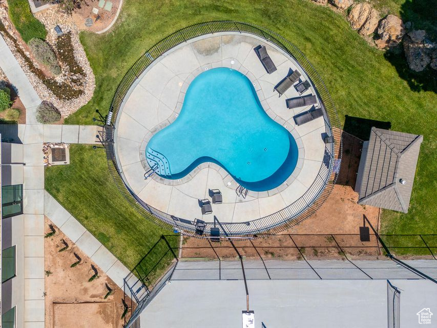 Bird's eye view of a pool area