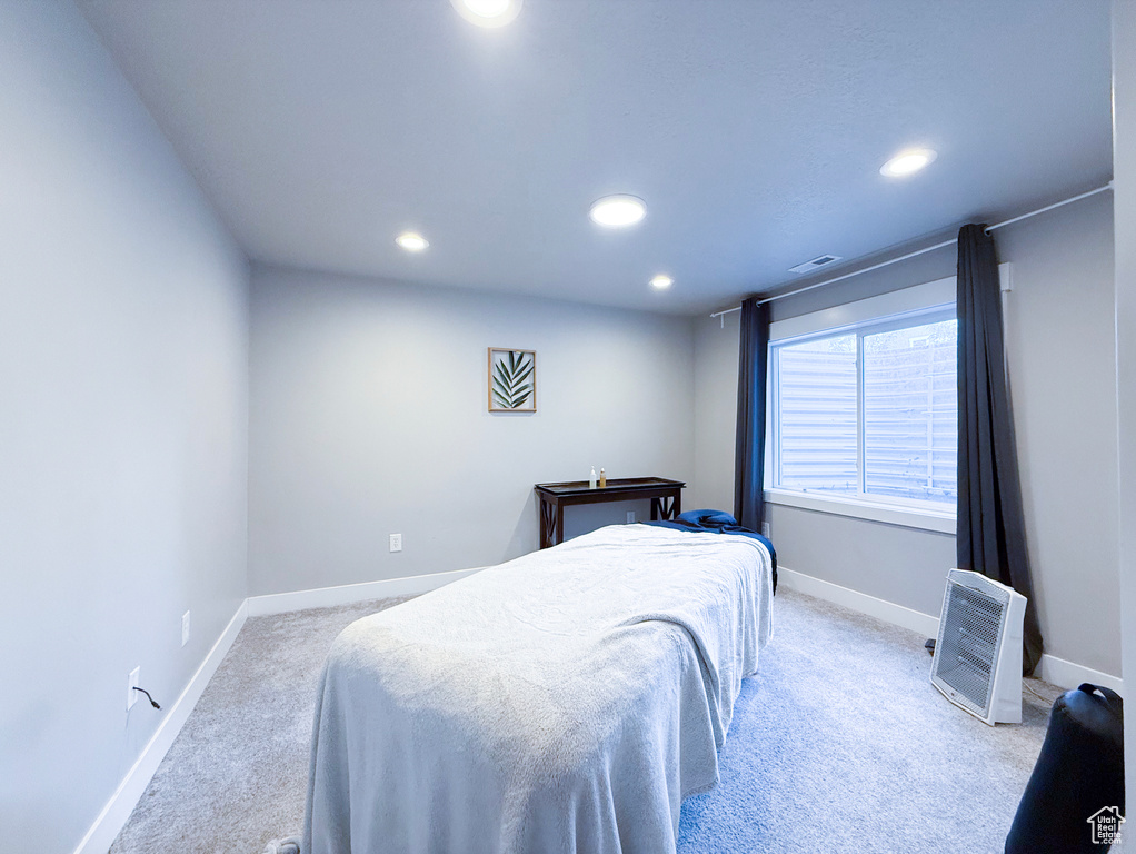 Bedroom featuring carpet, recessed lighting, baseboards, and heating unit