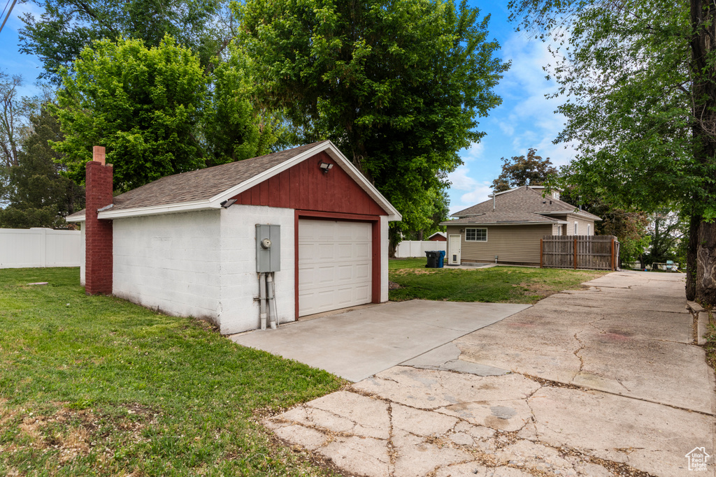 Detached garage featuring driveway