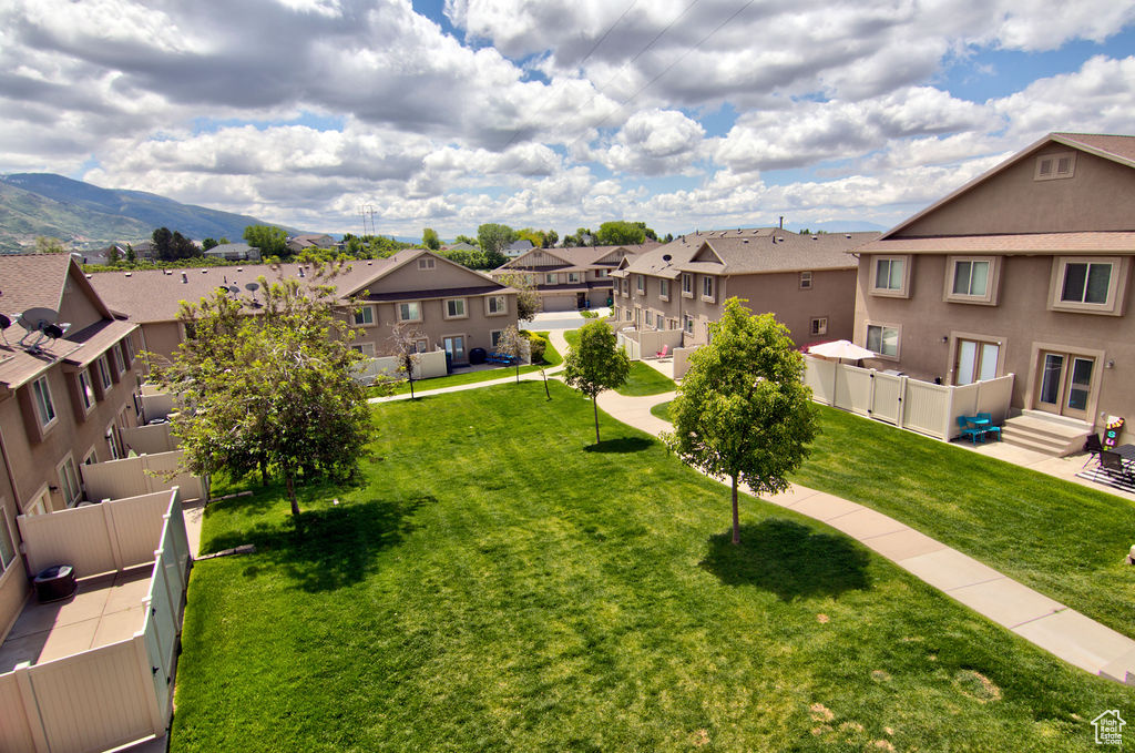 View of yard with a residential view and a mountain view