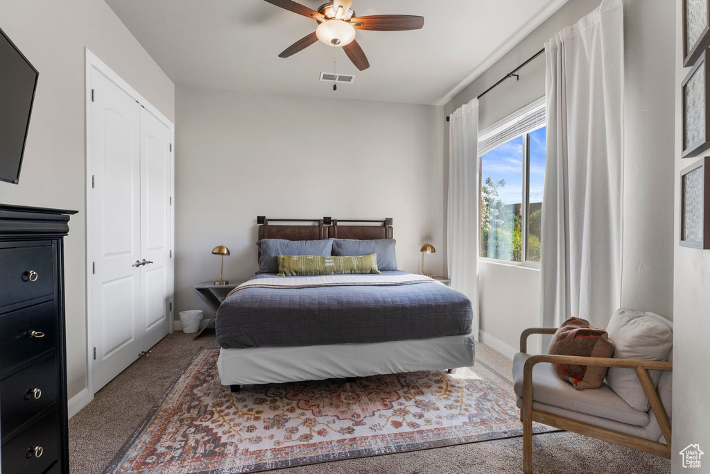 Bedroom featuring carpet flooring, baseboards, and a ceiling fan