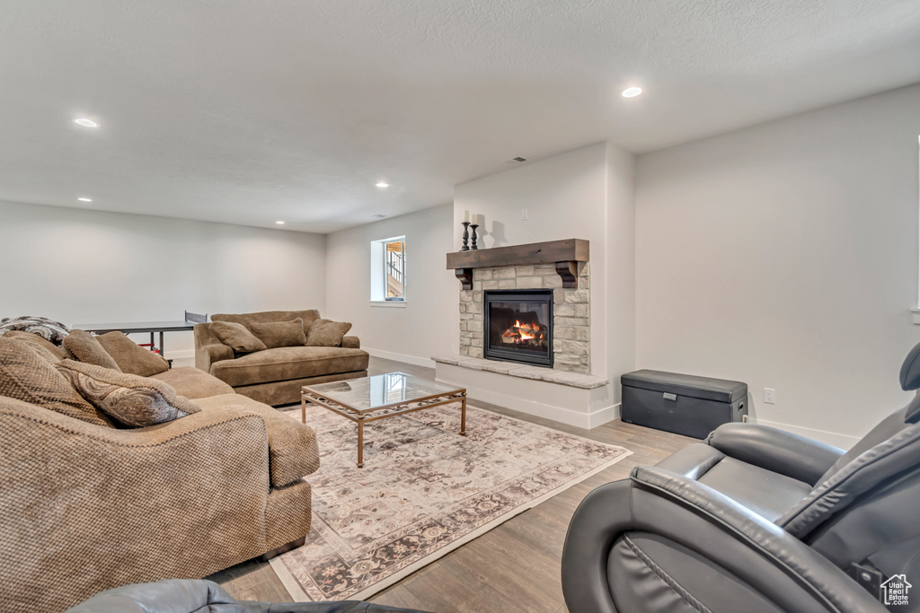 Living area with light wood-style floors, a fireplace, recessed lighting, and baseboards