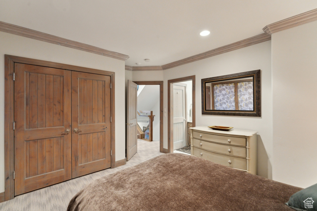 Bedroom with ornamental molding, baseboards, a closet, and recessed lighting