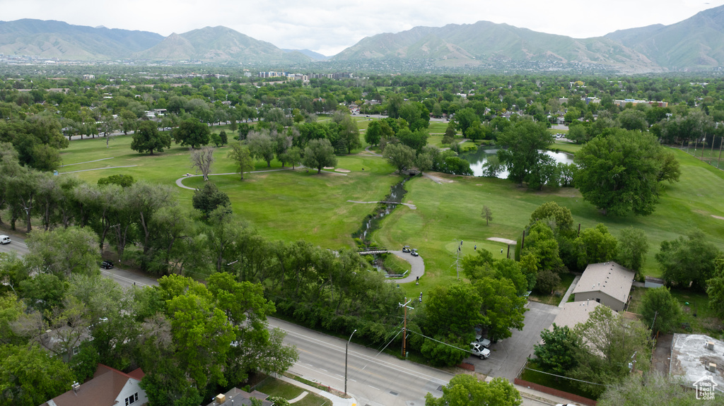 Bird\\\'s eye view of a water and mountain view