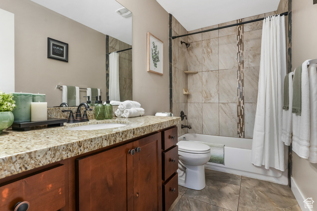 Full bath featuring shower / bath combo with shower curtain, toilet, and vanity