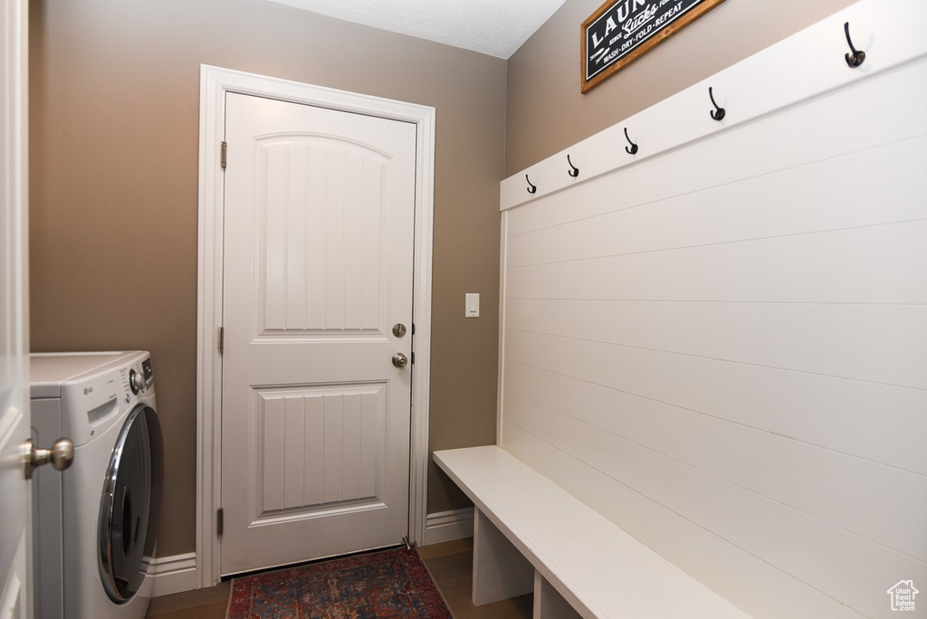 Mudroom with washer / clothes dryer and baseboards