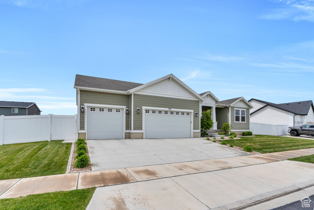 View of front facade with a garage and driveway