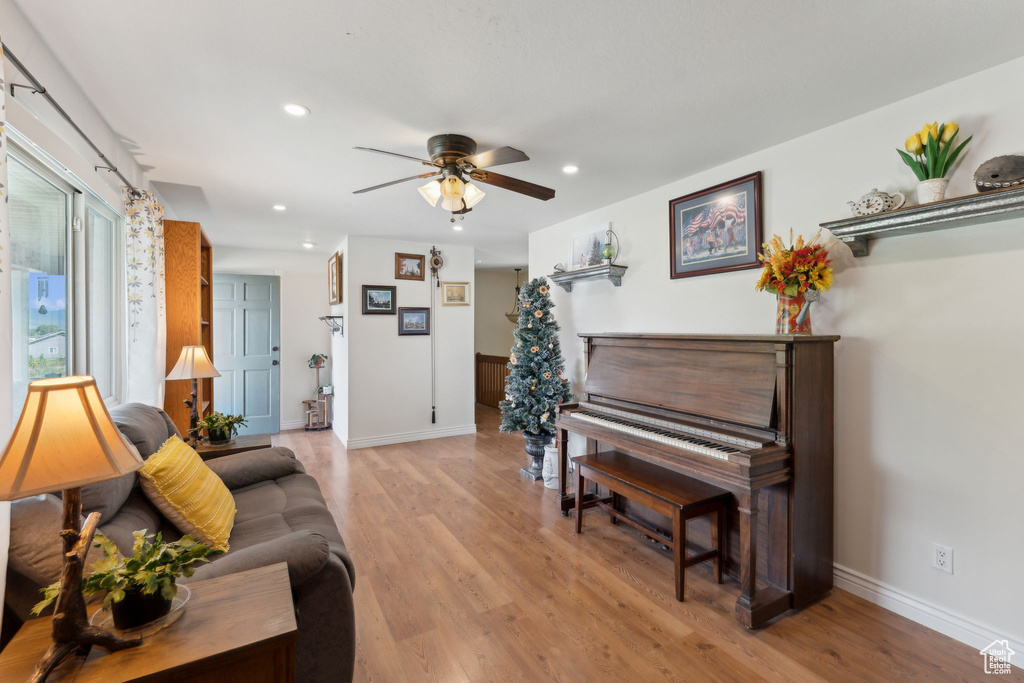 Living area featuring recessed lighting, light wood finished floors, ceiling fan, and baseboards