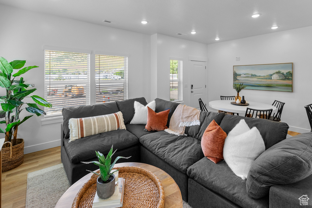 Living area with light wood-type flooring, recessed lighting, and baseboards