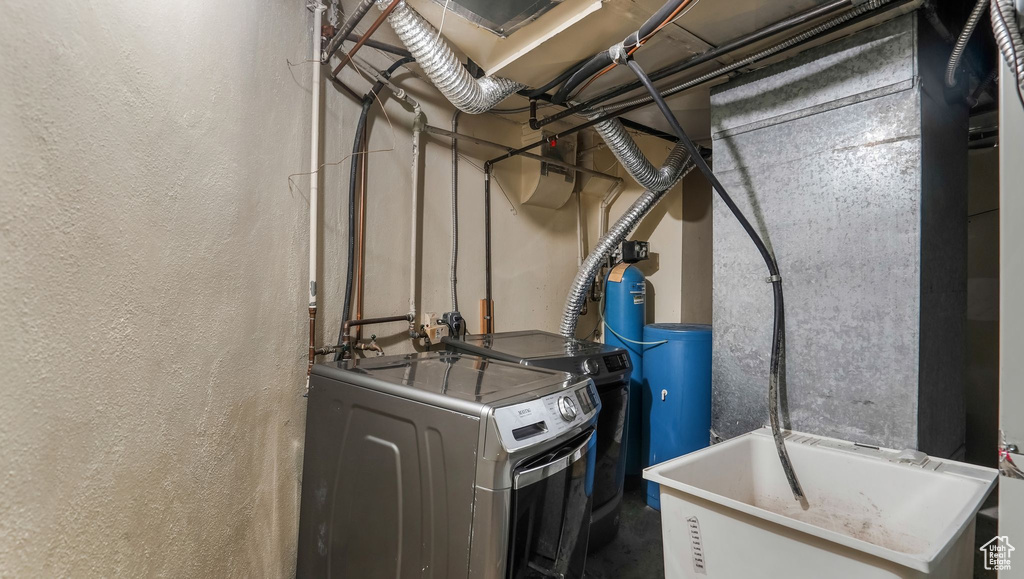 Utility room with washing machine and dryer