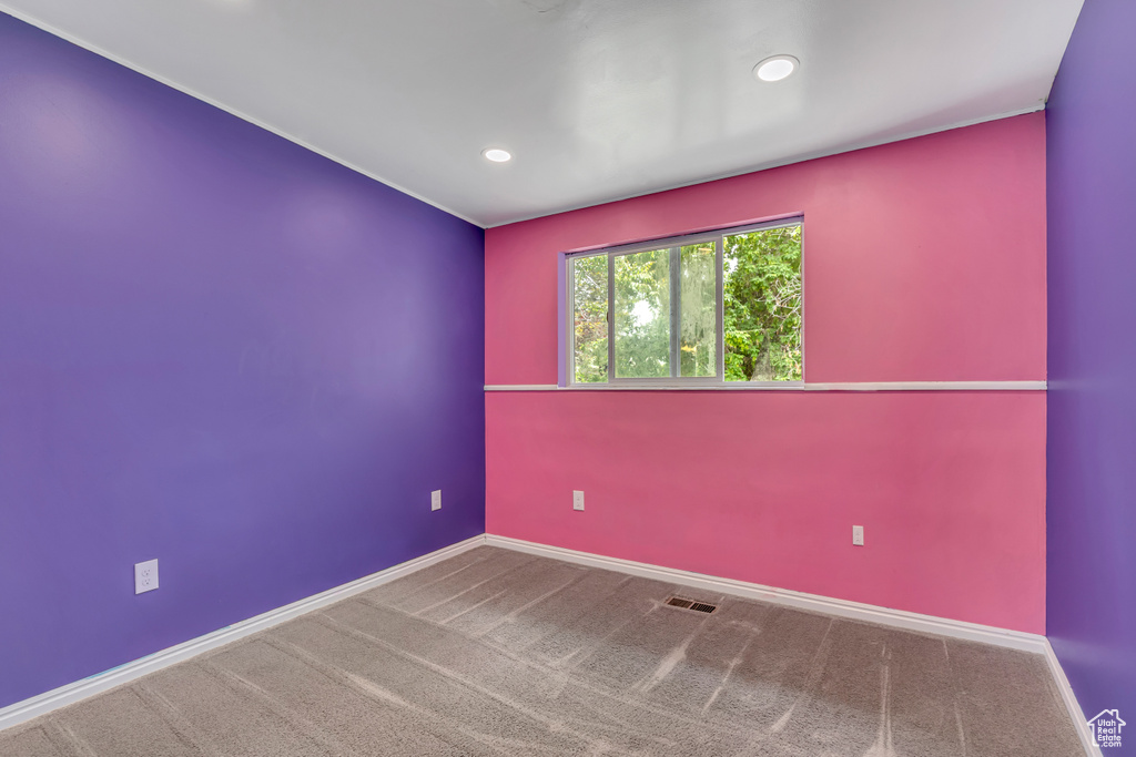 Carpeted spare room with baseboards and recessed lighting