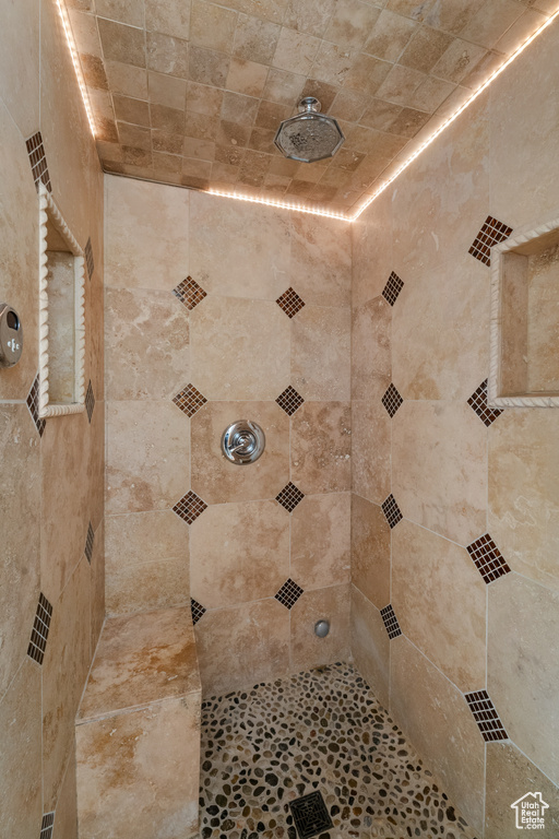 Full bath with tiled shower